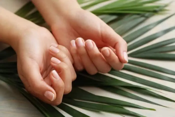 حکم کاشت ناخن مصنوعی