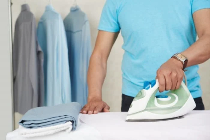 علت چسبیدن اتو به لباس