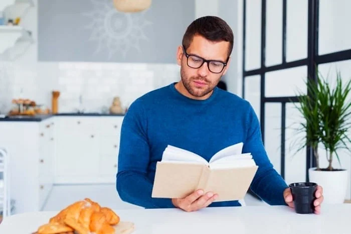 فایده کتاب خواندن