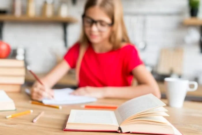 از کتاب های کمک درسی استفاده کنید کتاب درسی