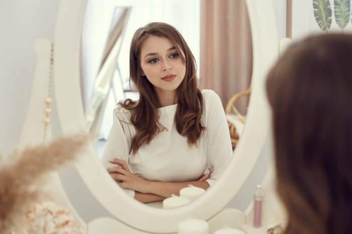 رفع افتادگی پوست با نوشیدن آب افتادگی پوست