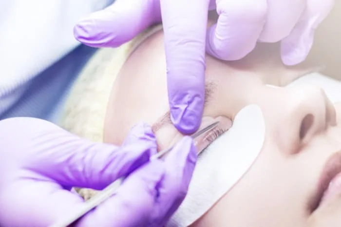 لمینت مژه در خانه