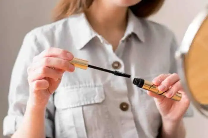 شستن قوطی ریمل 