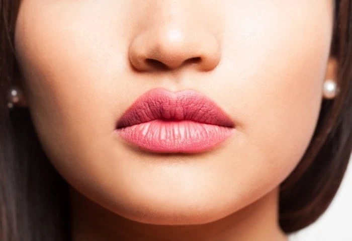 روشن شدن لب تیره