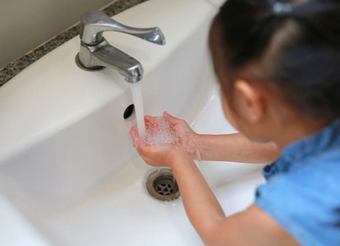 شستشوی دست کودک