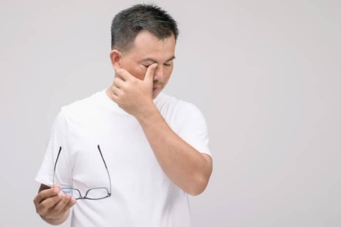 دلایل اصلی سنگینی پلک چشم افتادگی پلک