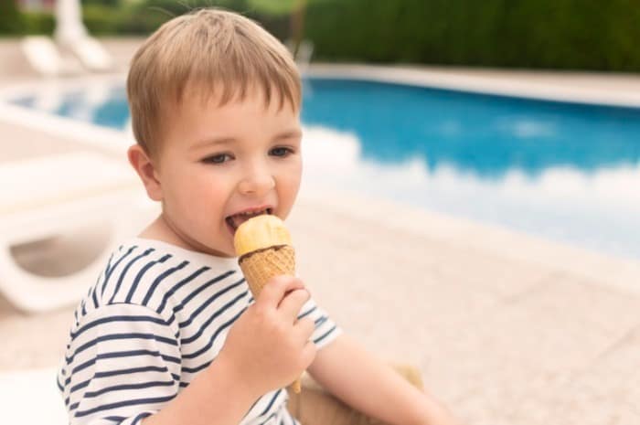 بستنی برای کودک