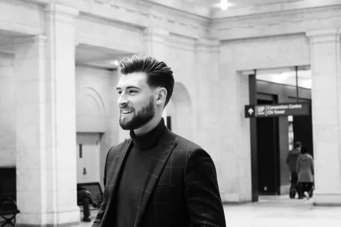 کاریزما چیست و چگونه کاریزماتیک باشیم؟ کاریزماتیک بودن