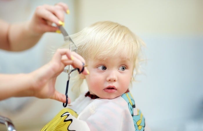 کوتاه کردن موی کودک