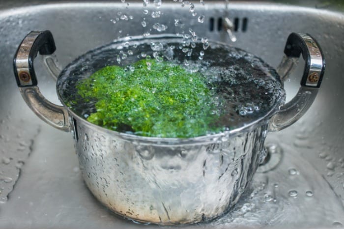 شستشوی میوه و سبزیجات با سرکه سیب میوه و سبزیجات