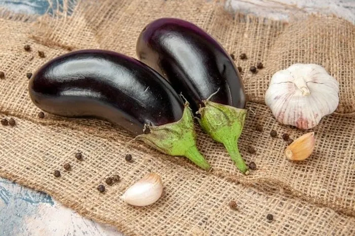 سیر و بادمجان