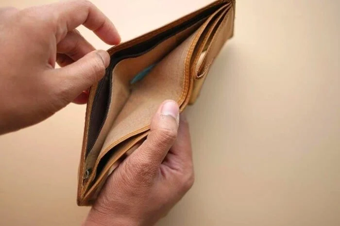 بی پولی