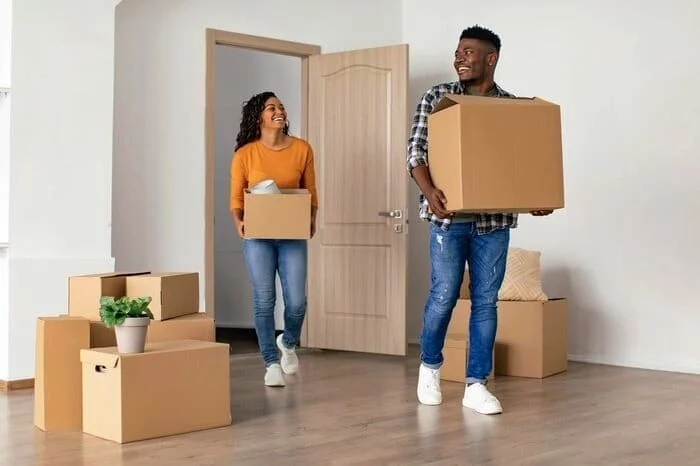 روزنامه پیچ کردن وسایل