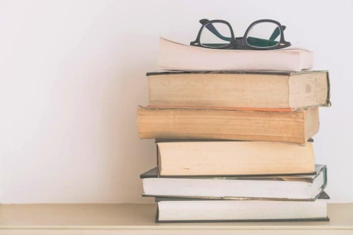 آثار ادبیات پایداری در ایران