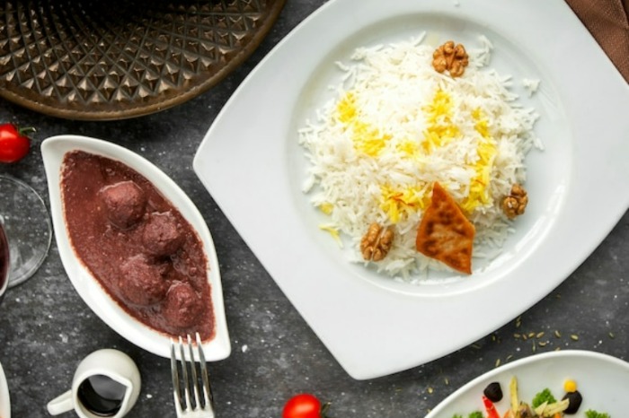 روغن انداختن خورش فسنجان
