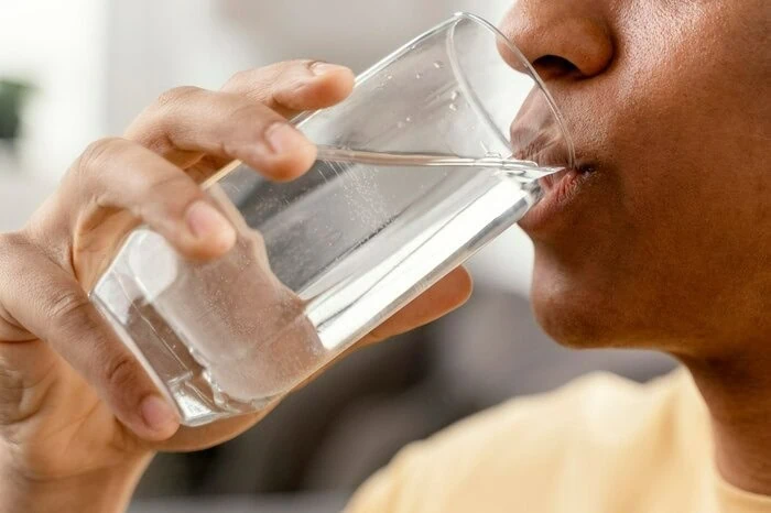 نوشیدن آب در شب