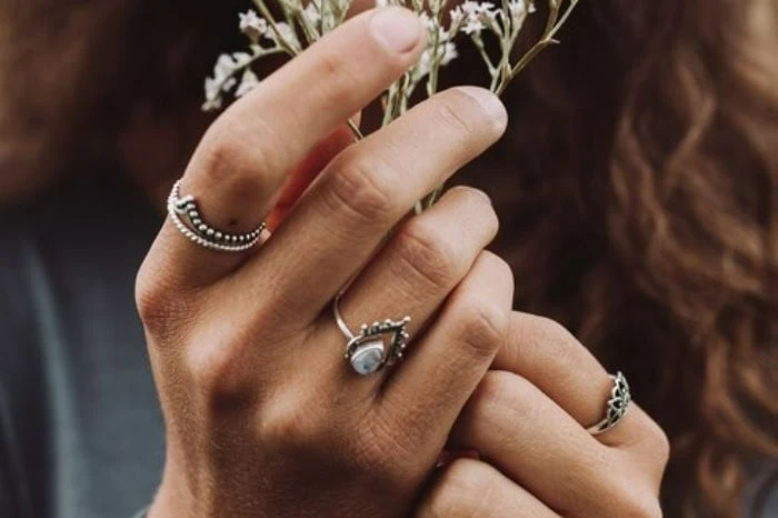 معنی انگشتر ها