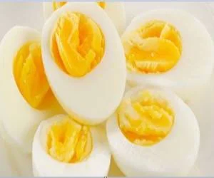 تخم مرغ آب پز