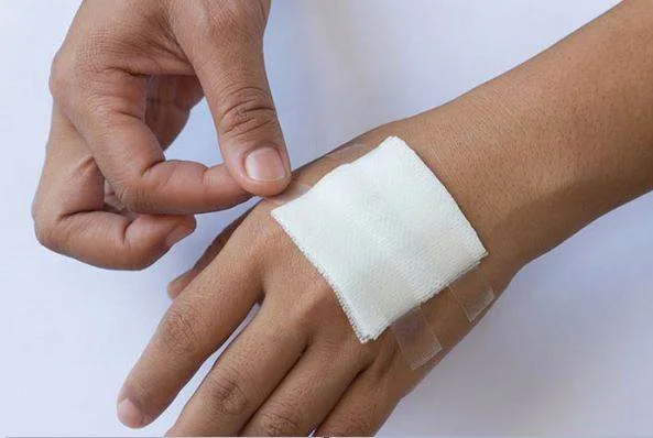 تمیز کردن زخم جراحی