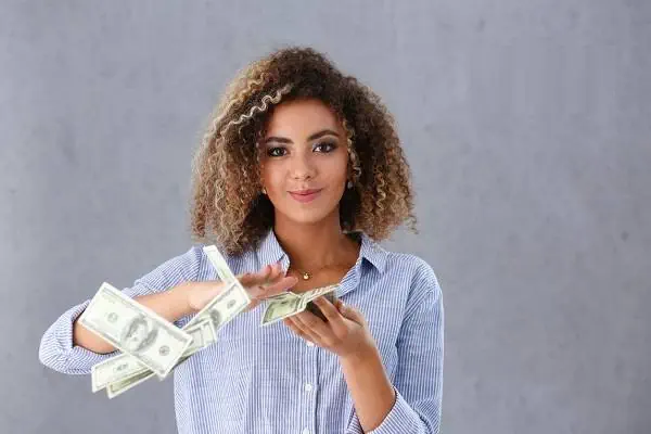 پول و دختر بهمن ماهی