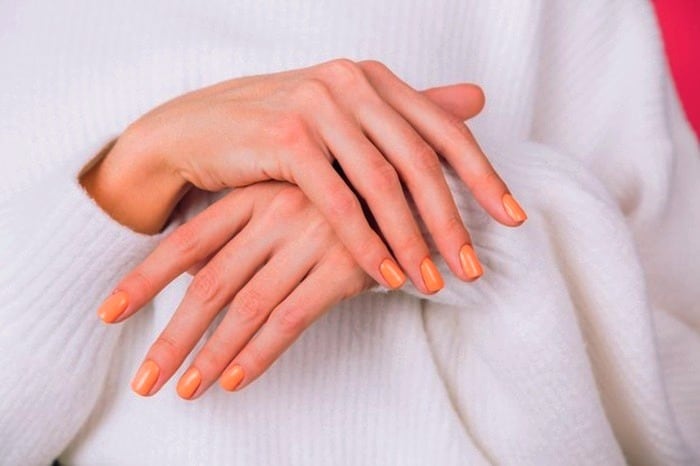 لاک های رنگی روی ناخن لاک نارنجی