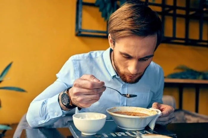 غذا خوردن
