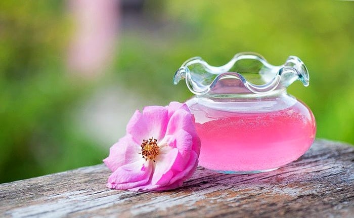 عطر خوش فرنی با گلاب گلاب برای فرنی