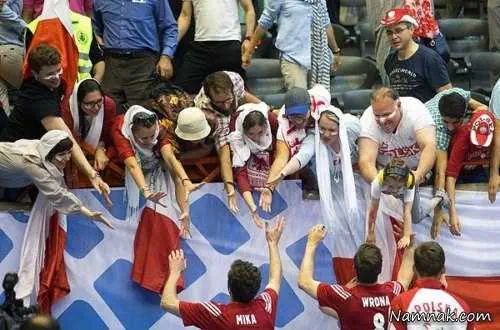 حضور زنان لهستانی در ورزشگاه 