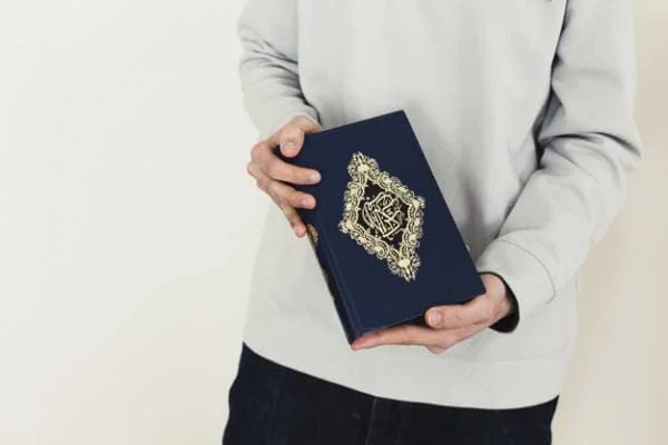 همراه داشتن قرآن