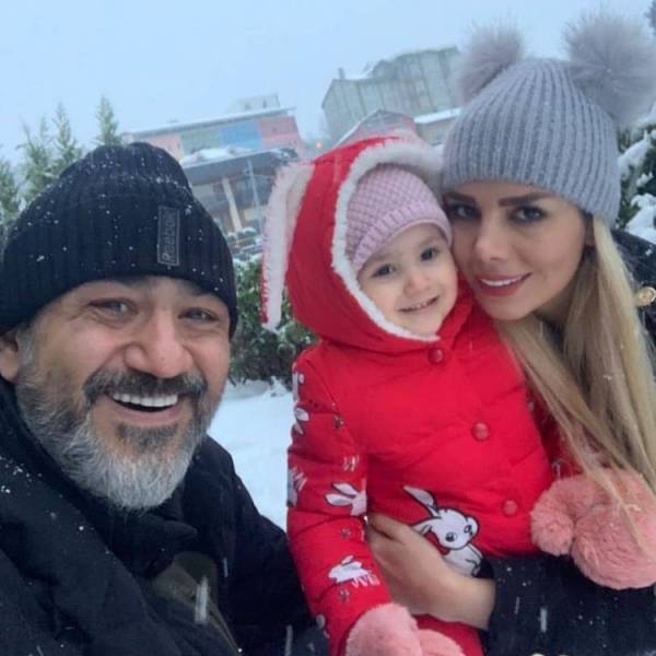 عکسهای زمستانی مهران غفوریان با همسر و دخترش