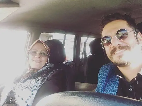 عباس غزالی و مادرش