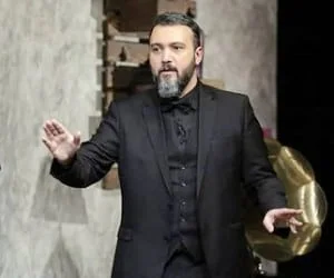 کامبیز دیرباز