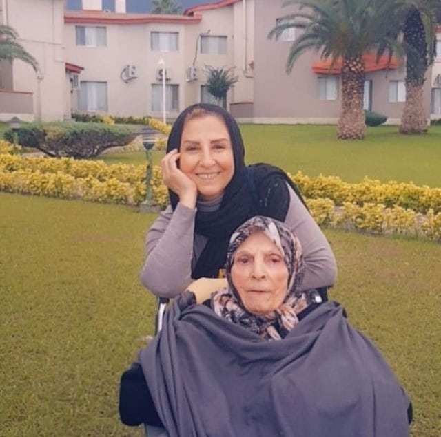 عکسی از مرجانه گلچین و مادرش مرجانه گلچین و مادرش