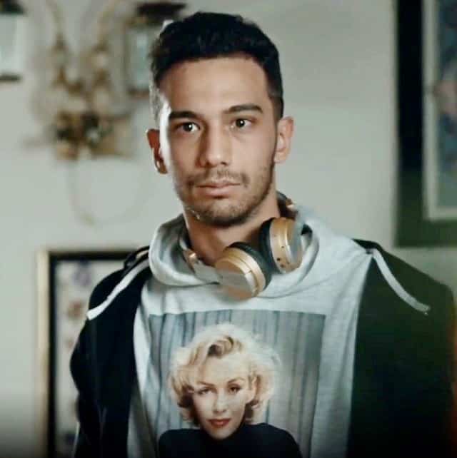 کیا رکنی در گربه سیاه کیا رکنی