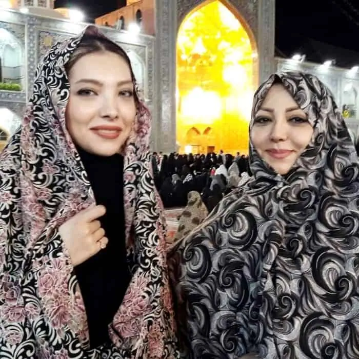 صدف اسپهبدی و مادرش 