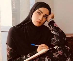محیا دهقانی
