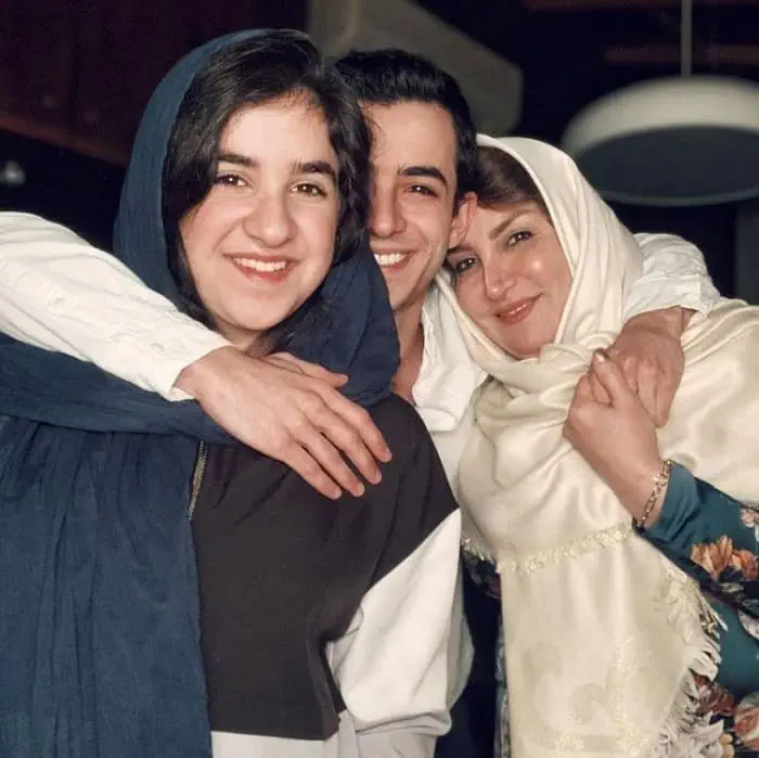 مادر و خواهر علی شادمان