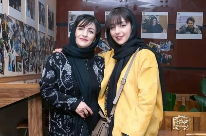 هستی مهدوی فر و مادرش