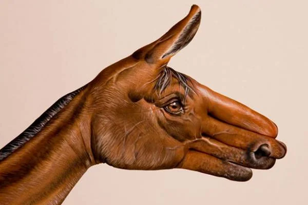 نقاشی روی دست