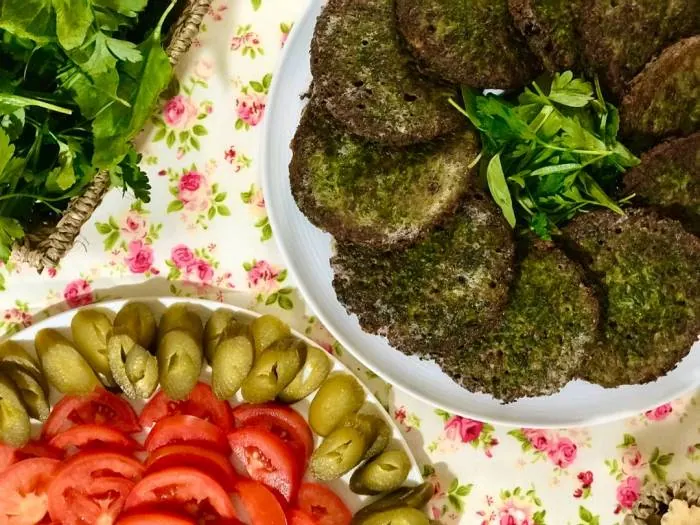 کوکو سبزی با سبزی خشک