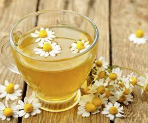 دمنوش بابونه فواید و خواص چای بابونه دمنوش بابونه
