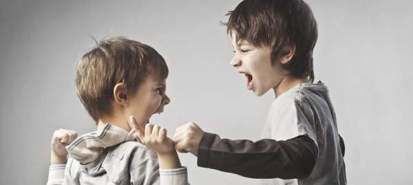 فحاشی کودک و بهترین راه والدین برای درمان فحش دادن و بدزبانی بچه