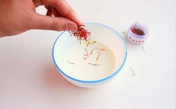 زعفران و شیر