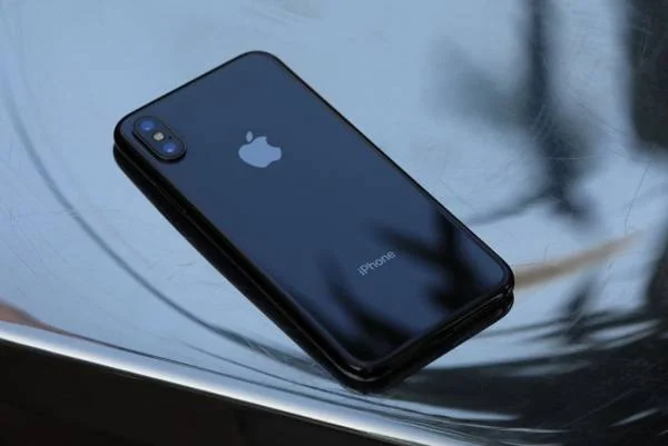 آیفون XS