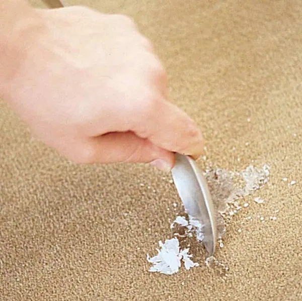 از بین بردن لکه چسب 123 خراشاندن چسب