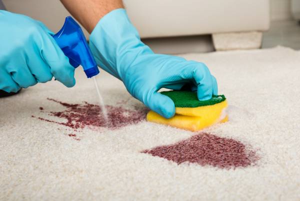 تمیز کردن لکه فرش