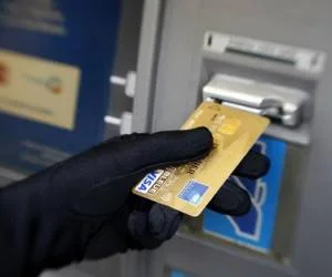 وقتی عابر بانک کارت را میخورد چه کنیم