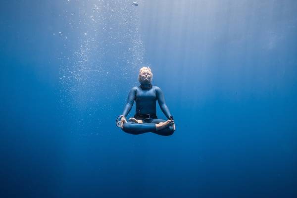 رکورد حبس کردن نفس در زیر آب