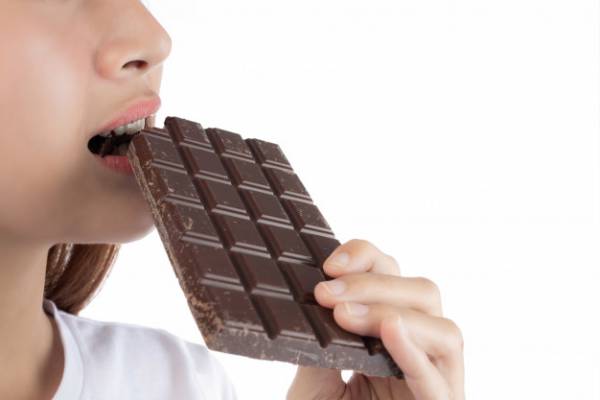خوردن شکلات