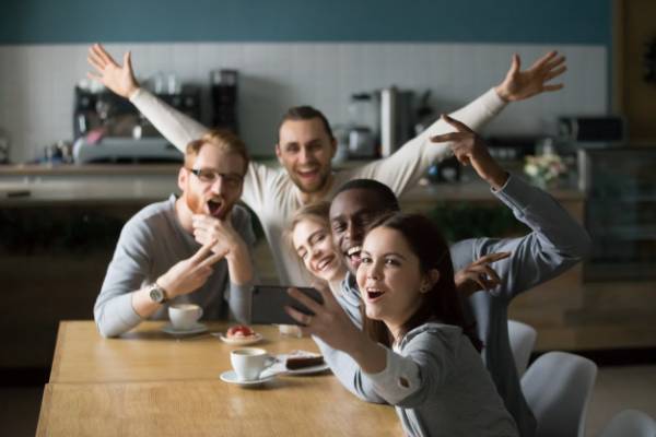 حضور در کنار دوستان